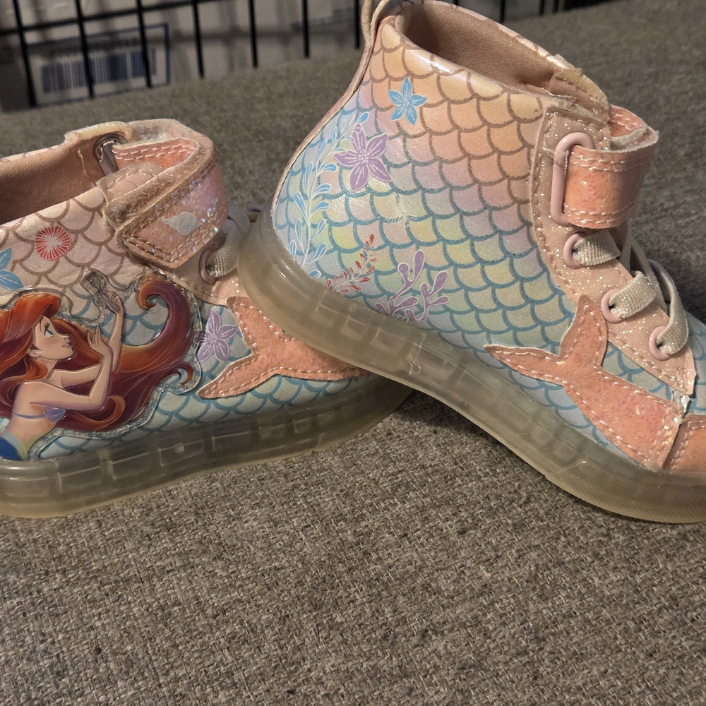 Disney Mermaid Kids Sneakers with Pink and Blue Light Up Size 7